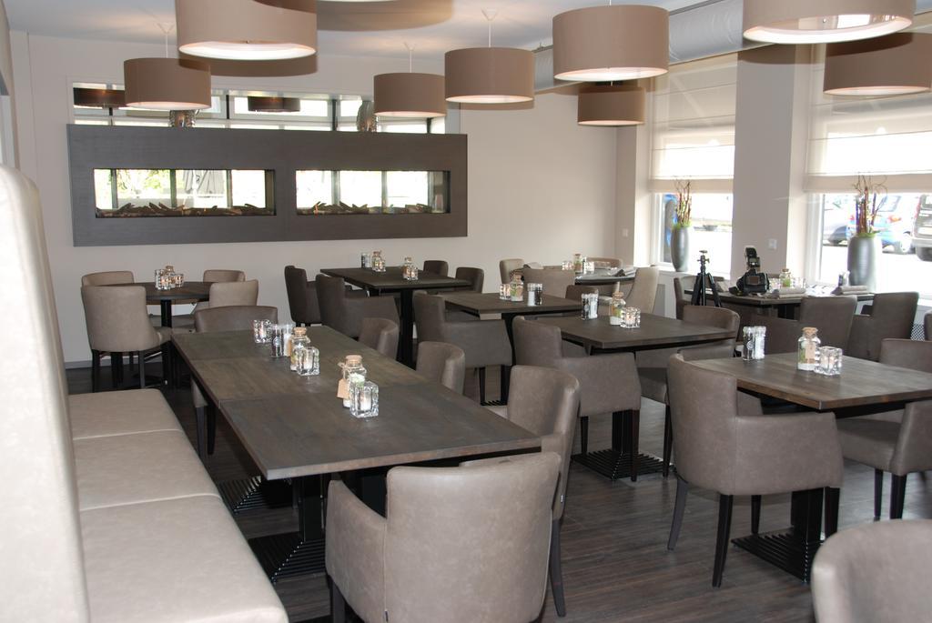 Hotel-Restaurant Thuis! Dinteloord Eksteriør billede