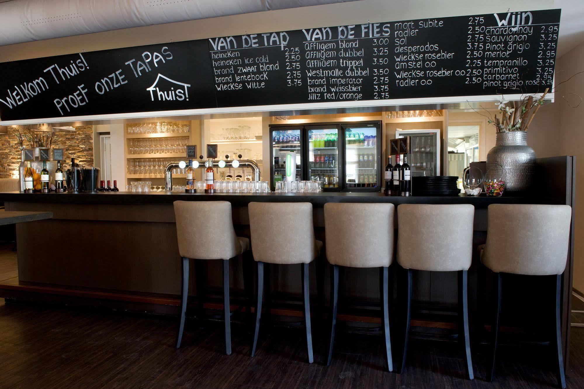 Hotel-Restaurant Thuis! Dinteloord Eksteriør billede