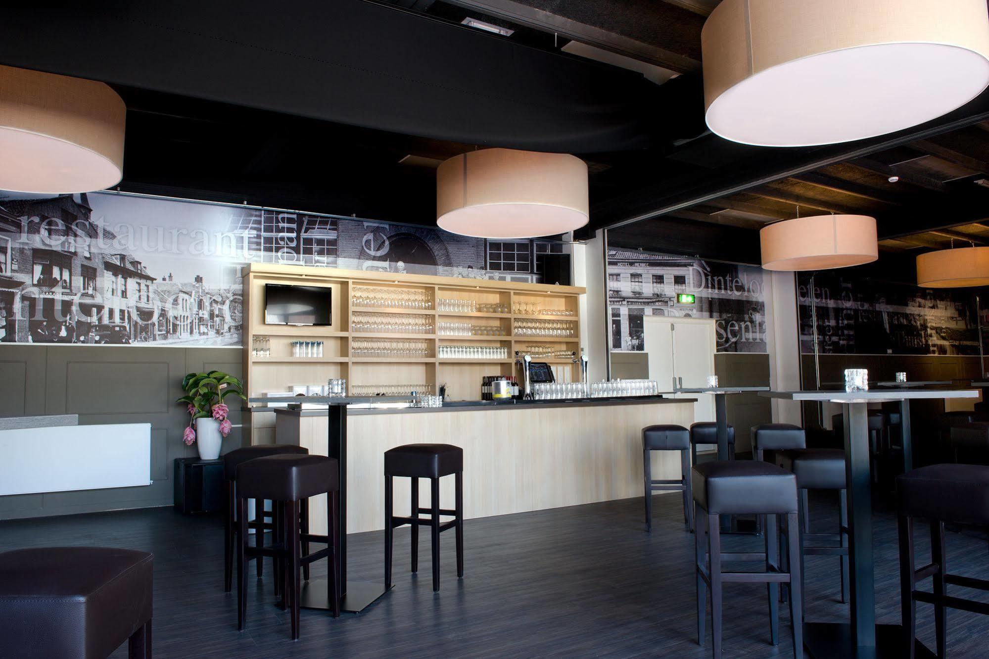 Hotel-Restaurant Thuis! Dinteloord Eksteriør billede